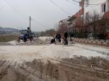 Belediyemiz Fen İşleri Müdürlüğü ekipleri tarafından İlçemiz Muhtar Salim Sokak yoluna kilitli parke taşı döşeme işlemi düzenlenmektedir.